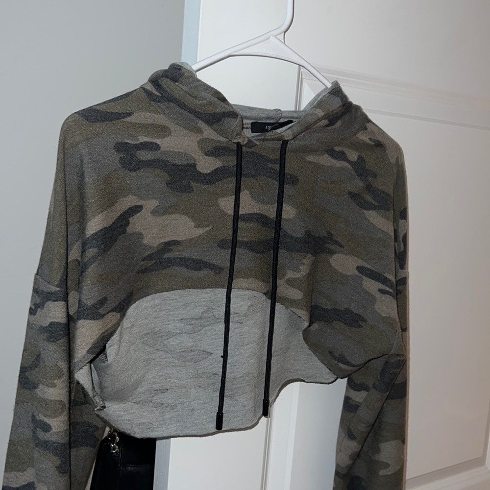 Cameo cropped long sleeve is a small and perfect to pair a tank top underneath